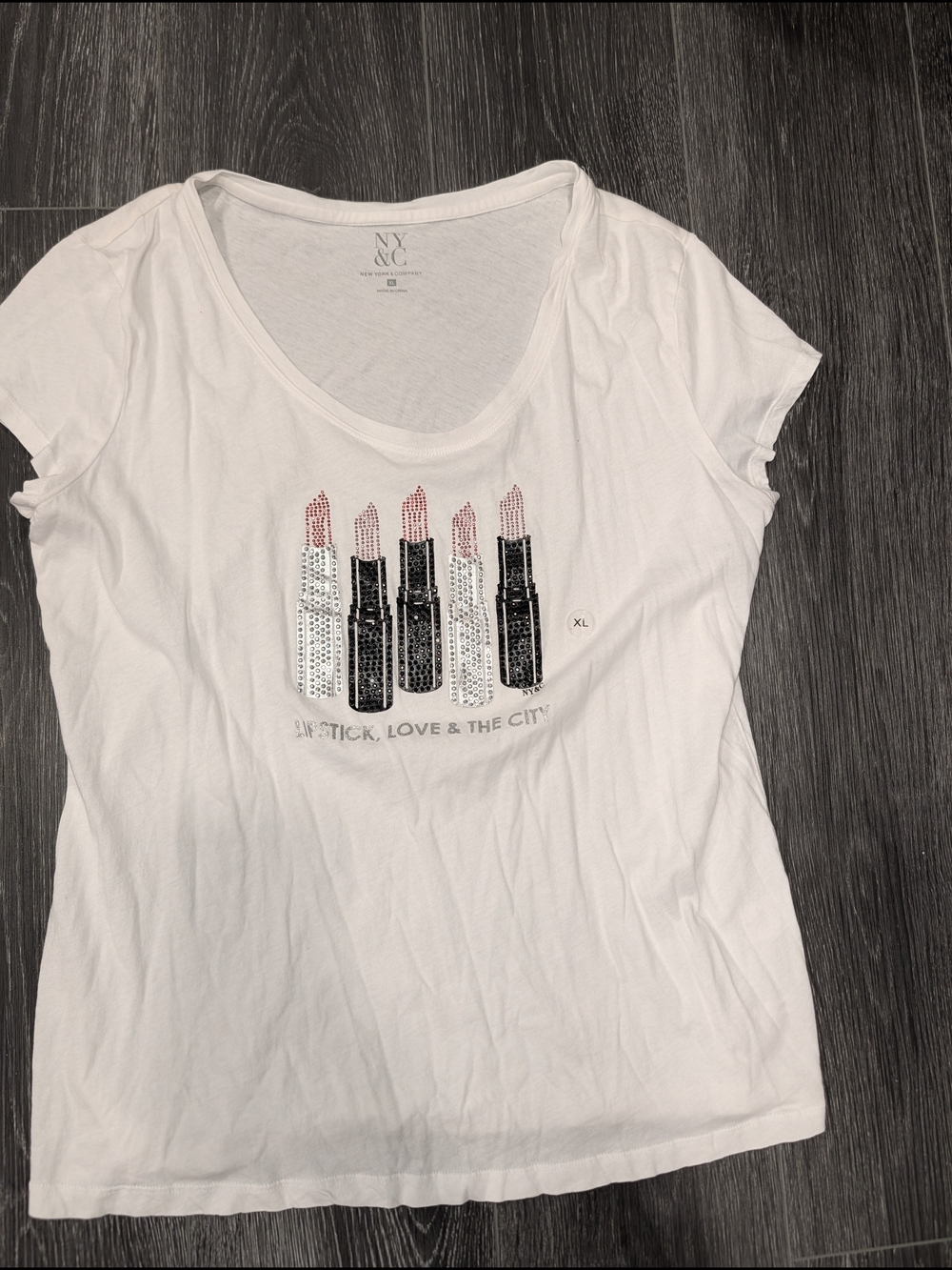 New York & Company White Scoop Tee with Rhinestone Lipstick Row